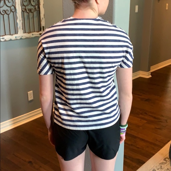 Vineyard vines v neck shirt size small - Picture 2 of 5